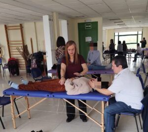 Tratamiento en Reiki en accion en el centro de mayores Zofio